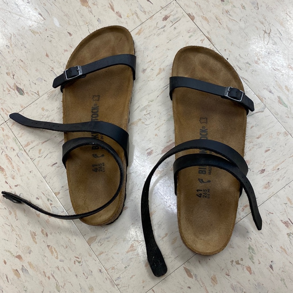 Like-new soles and footbed. Leather straps are in excellent condition.